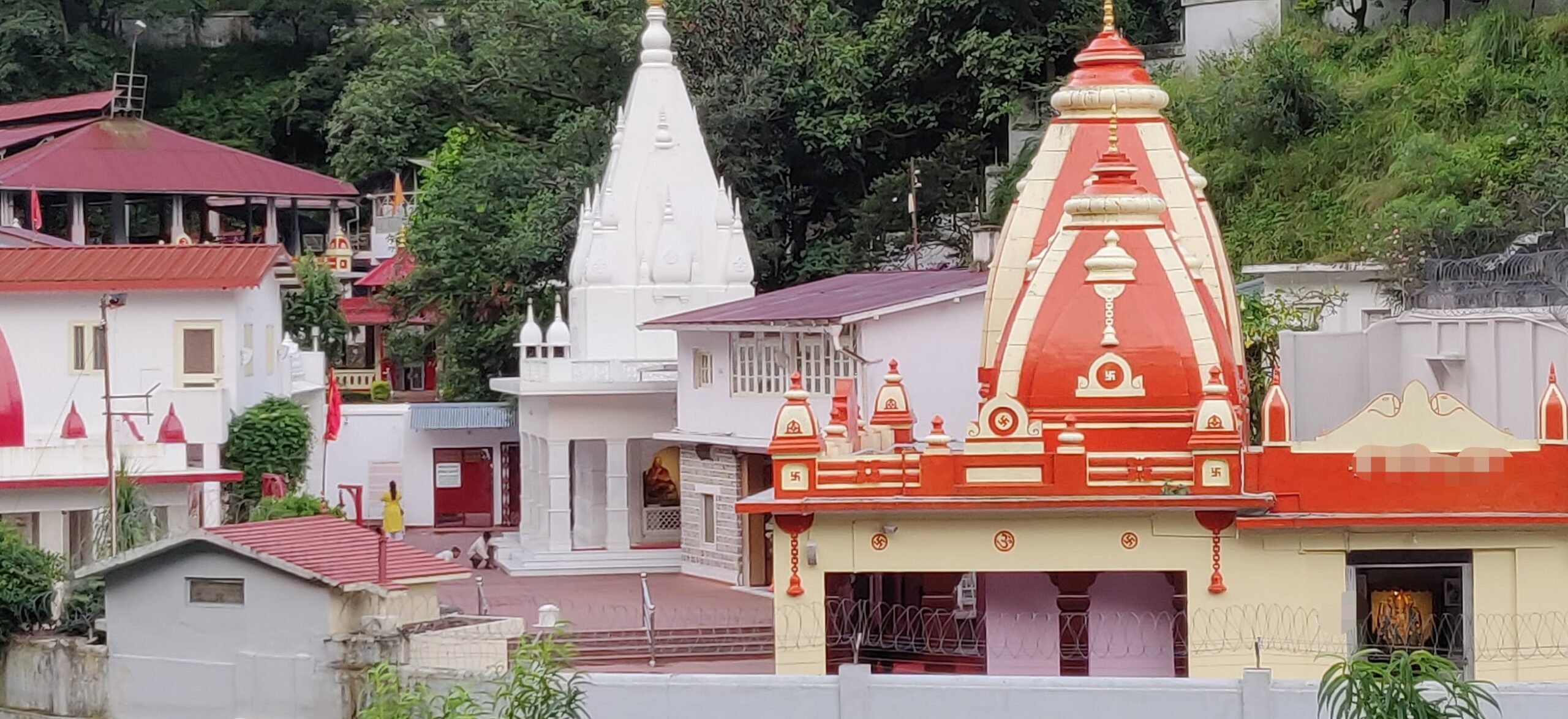 Shraddha Ka Kendra hai Kainchi Dham - Shri Kainchi dham Shraddha Ka Kendra hai Kainchi Dham - Shri Kainchi dham